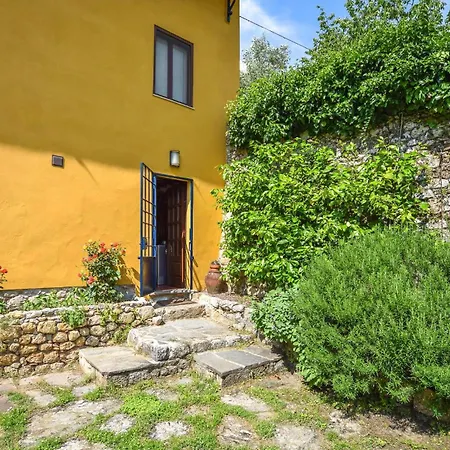 Semesterbostad Amazing In With Kitchen Camaiore